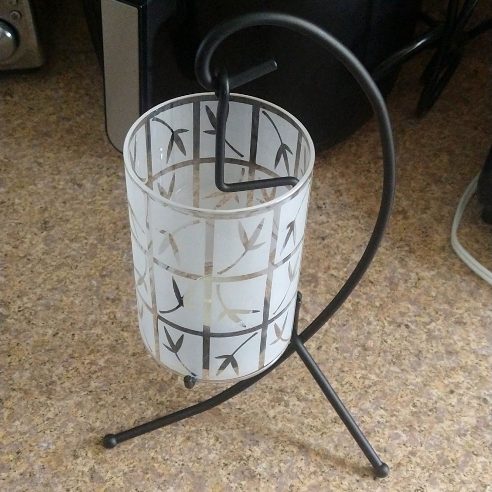Tea light candle holder